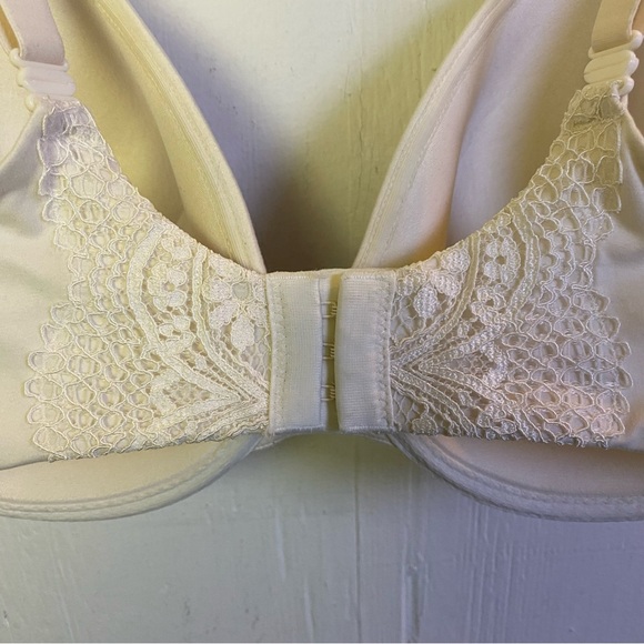Victoria's Secret Body by Victoria Cream Lace Perfect Coverage Bra 36DDD 36F - Picture 6 of 6
